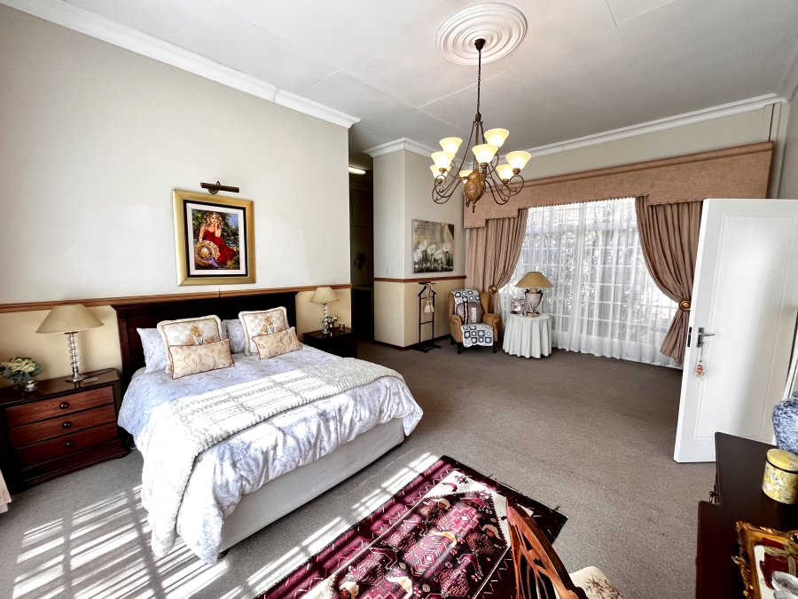 4 Bedroom Property for Sale in Van Der Hoff Park North West